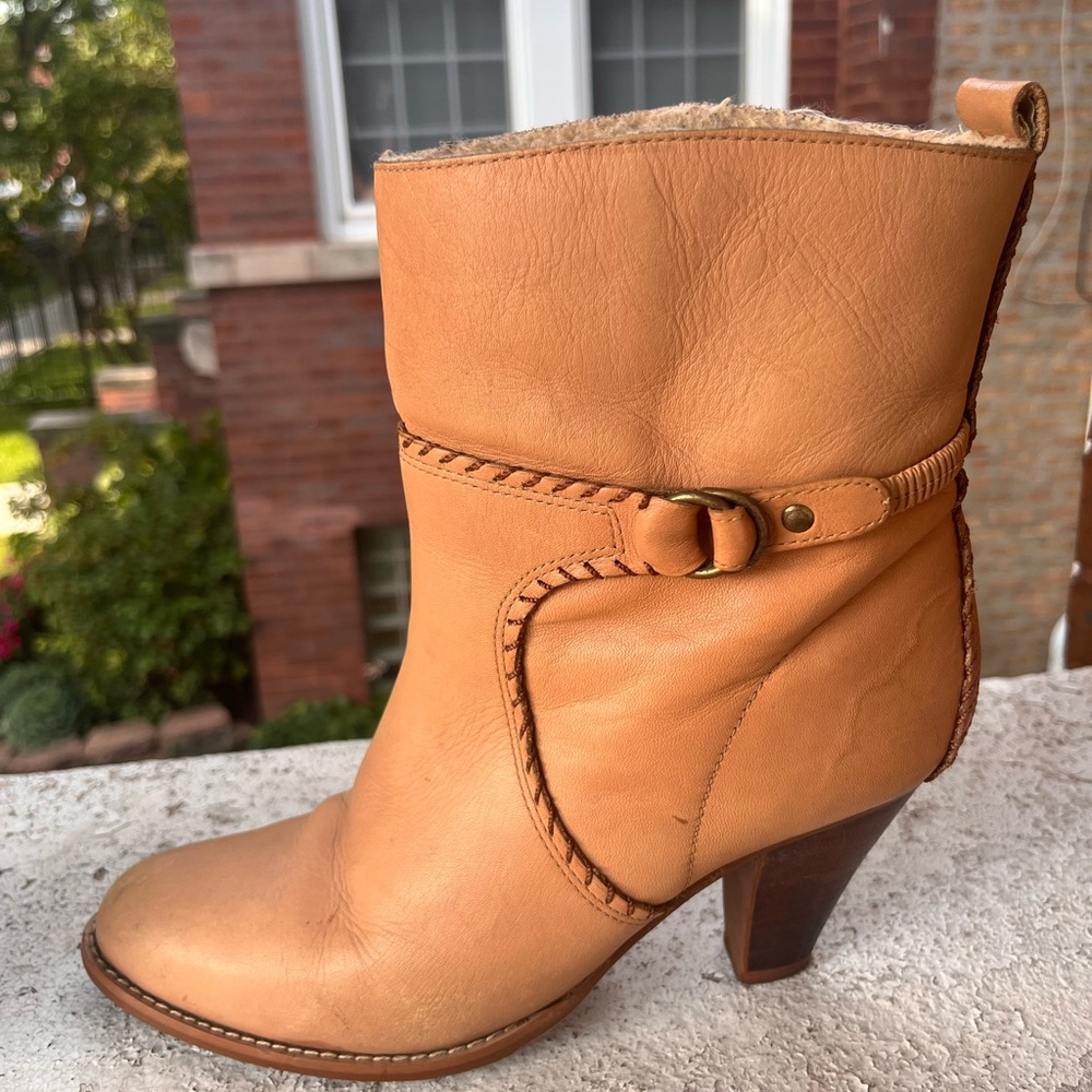 Vintage Tan Heeled Boots